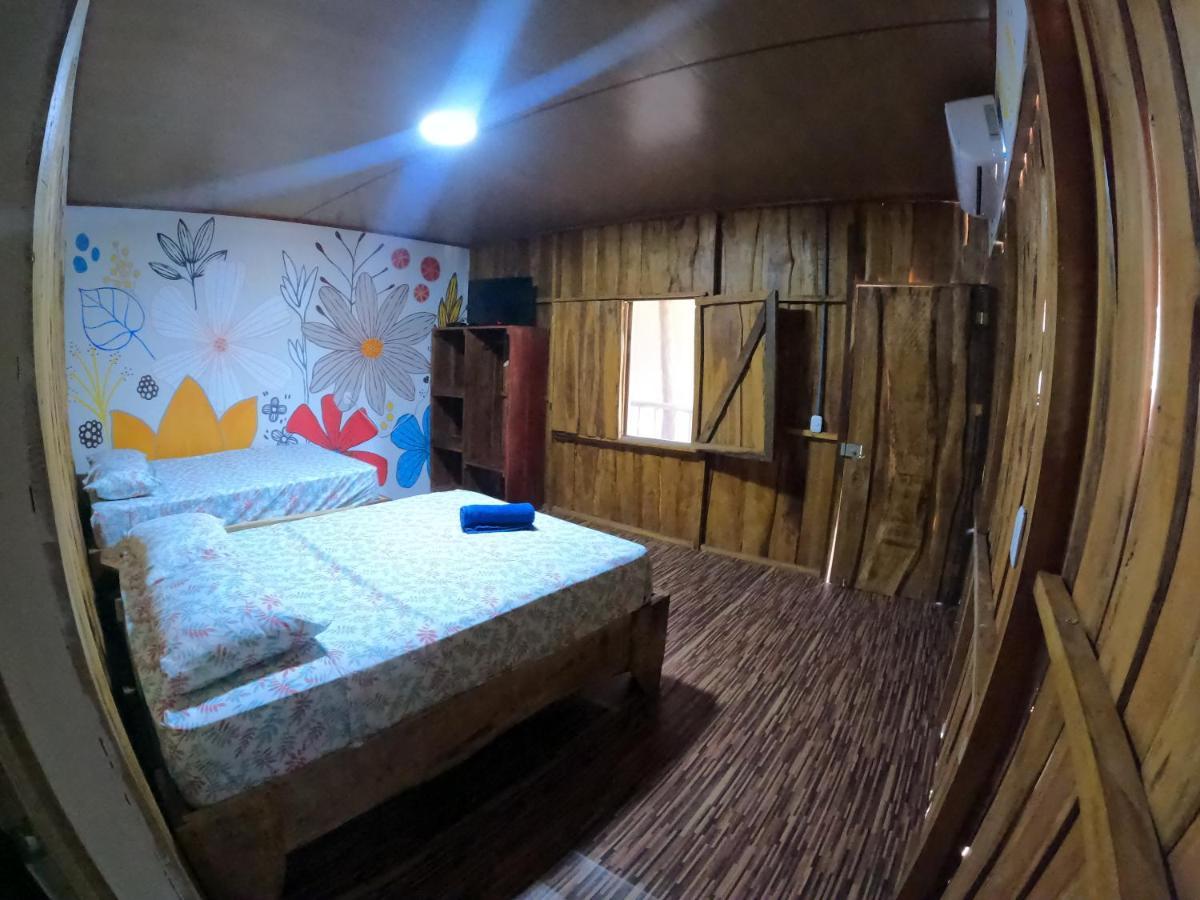 Tree House Samanea Lodge プエルト・リモン エクステリア 写真
