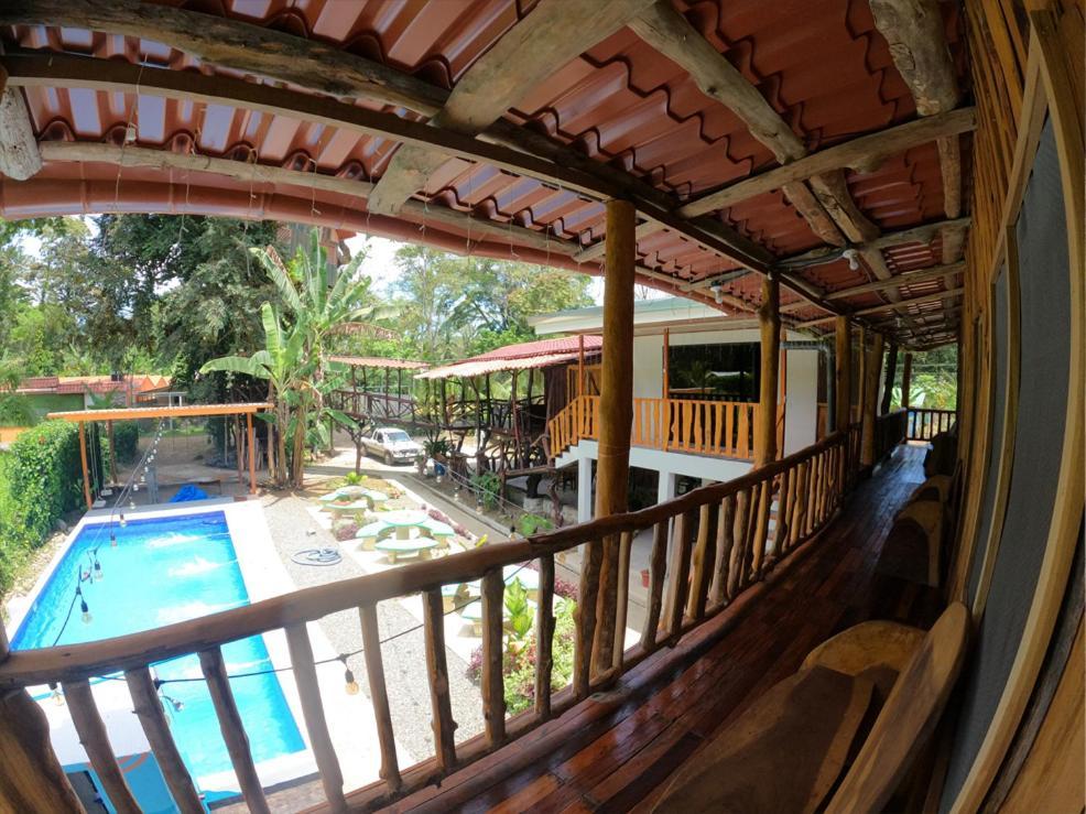 Tree House Samanea Lodge プエルト・リモン エクステリア 写真