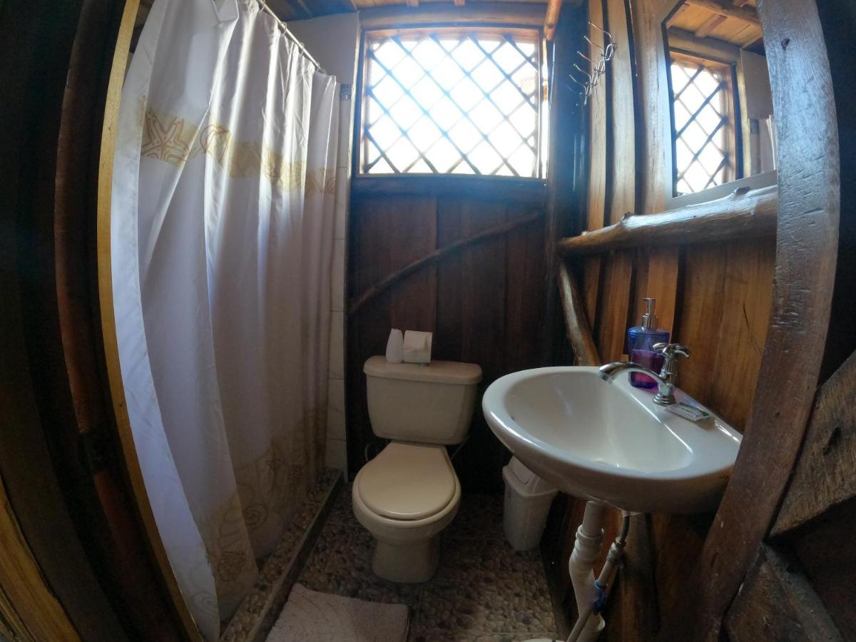 Tree House Samanea Lodge プエルト・リモン エクステリア 写真