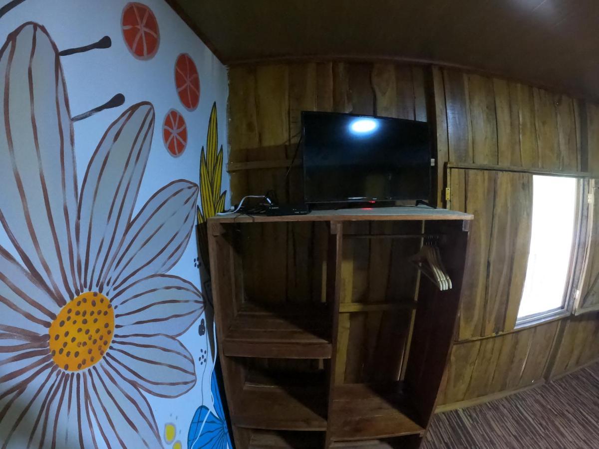 Tree House Samanea Lodge プエルト・リモン エクステリア 写真