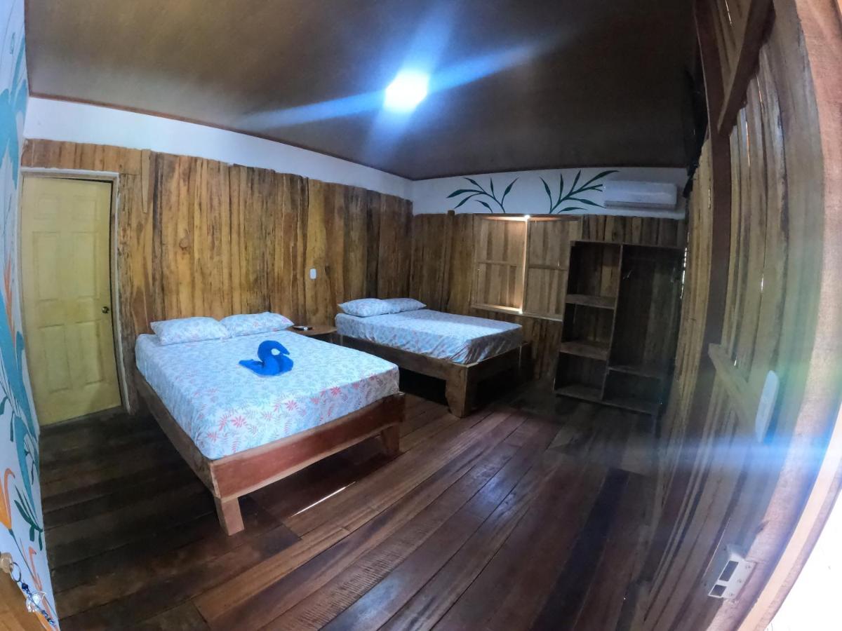 Tree House Samanea Lodge プエルト・リモン エクステリア 写真