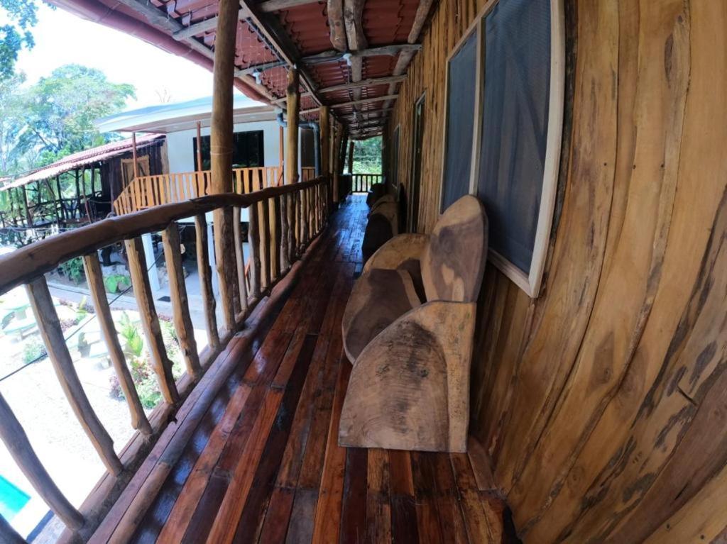 Tree House Samanea Lodge プエルト・リモン エクステリア 写真